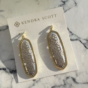 Dangling earrings with design